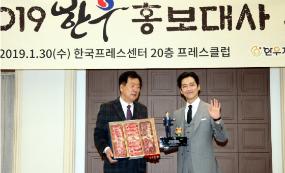 한우 홍보대사 위촉식 및 직거래장터 포토행사_01.jpg