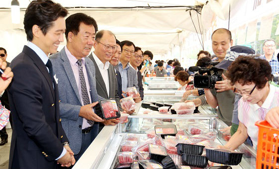 [한우자조금-사진자료] 2 - 한우 홍보대사 남궁민과 함께 반값 한우 구입해봐요!.jpg